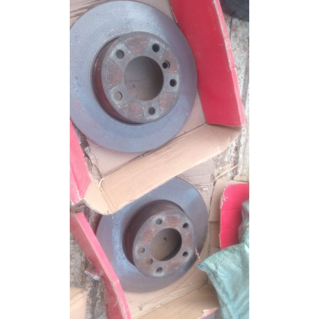 Disk brake depan BMW E90 N46