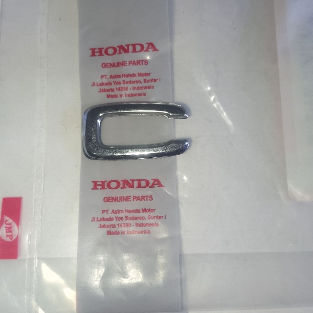 Emblem Logo Honda Scoopy Timbul Huruf (C) Warna Silver Chroom Timbulan 3D 2021-2022 K2F