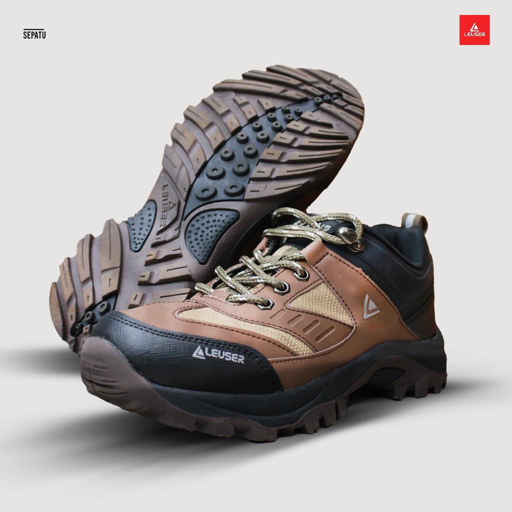 SEPATU HIKING LEUSER TERRASTRIDE