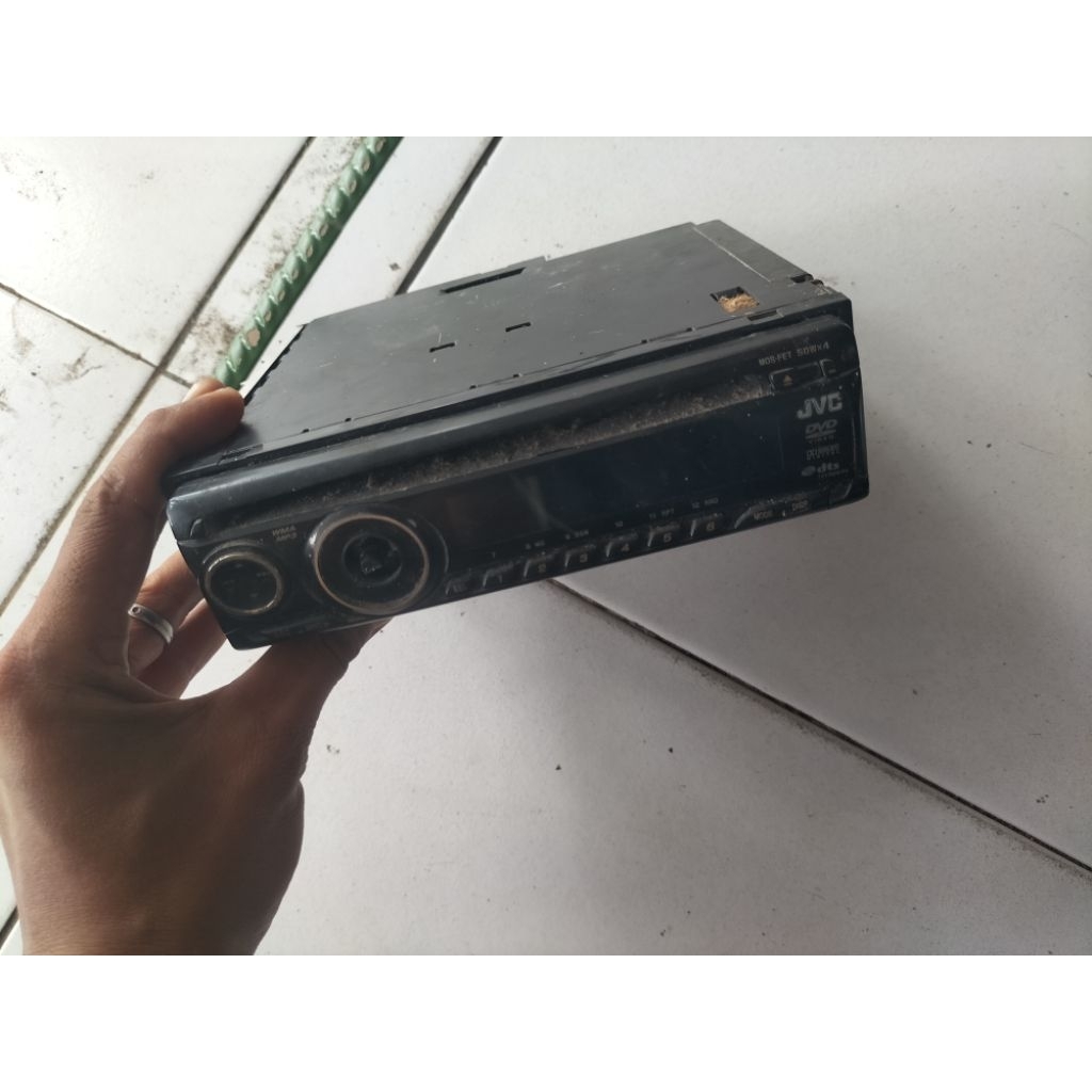 tape, radio, DVD mobil merek JVC bekas rusak