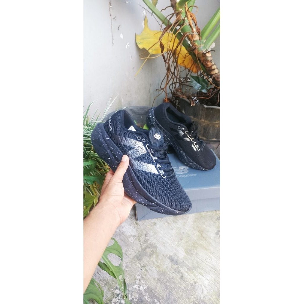 NB elite fullblack size 42