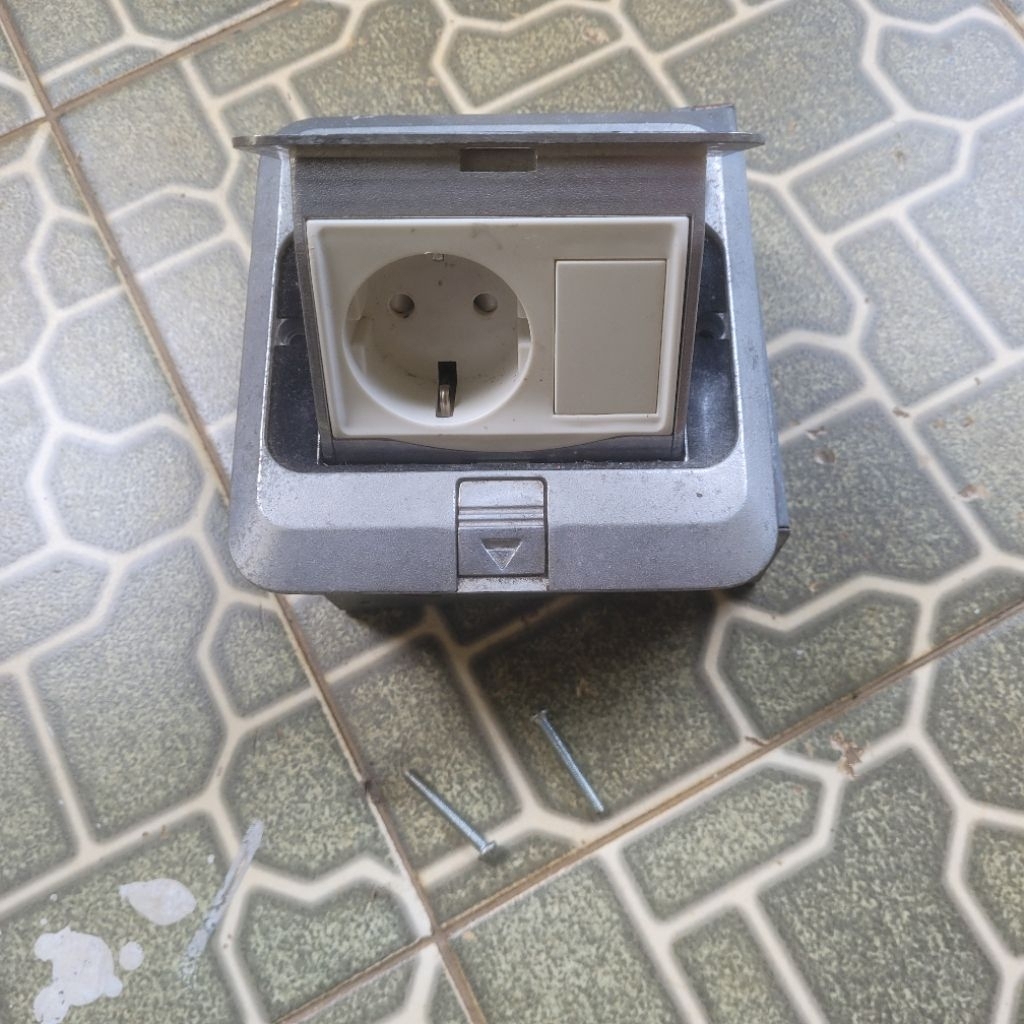 Stop Kontak Lantai Panasonic DU5919JTK-1