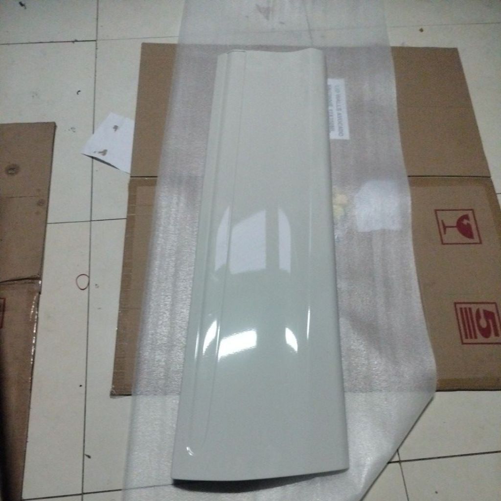 MOULDING LUXIO BAG KANAN PINTU TENGAH