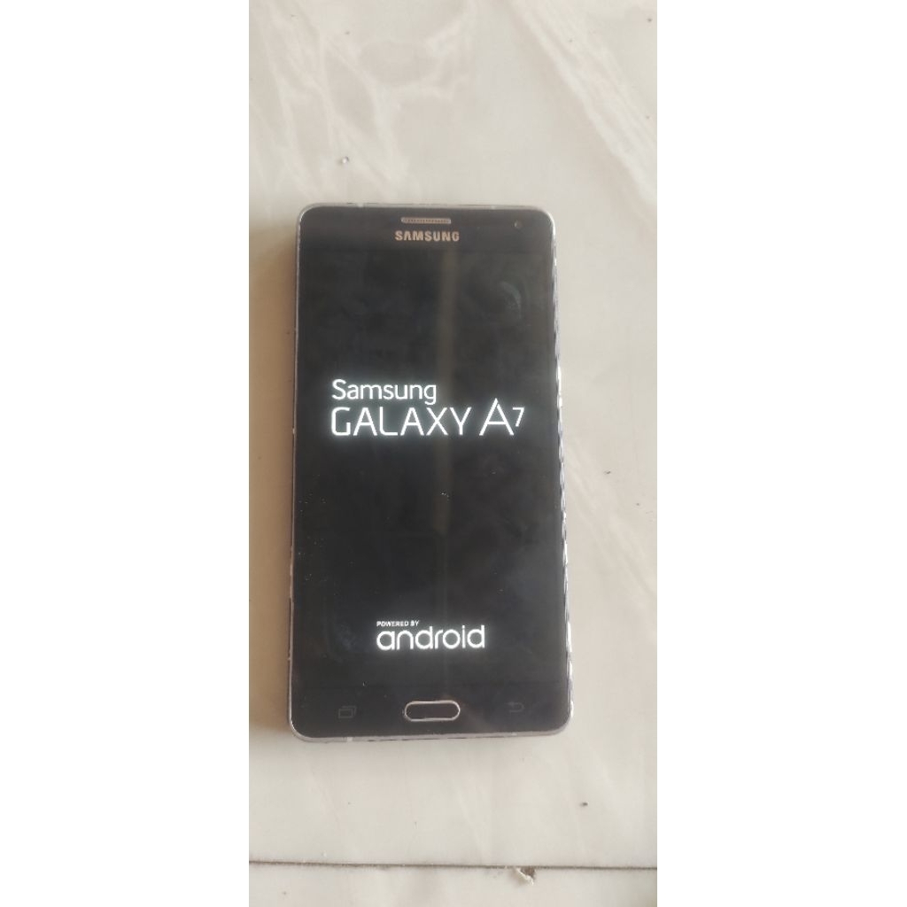 Samsung galaxy A7 duos ram 2/16 garansi hidup, minus baca deskripsi.