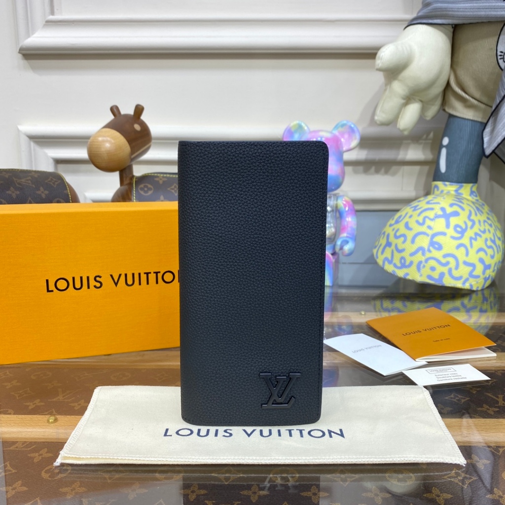 Dompet panjang Louis Vuitton Brazza bekas dari Prancis, model M69980, berbahan kulit sapi bertekstur