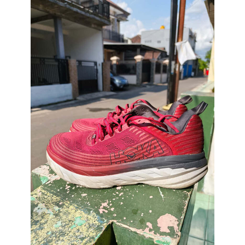 (Proloved) Hoka Bondi 6 Size 42