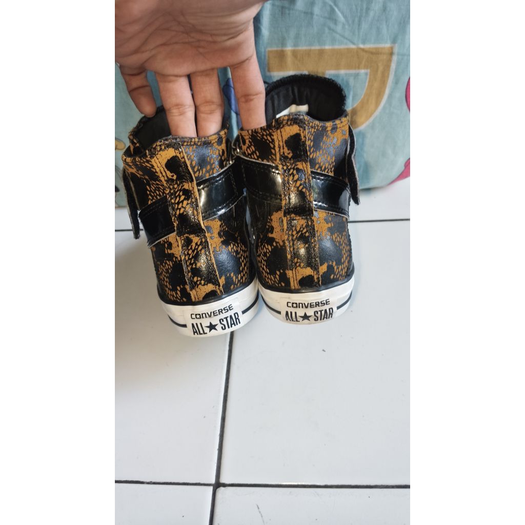 converse velcro