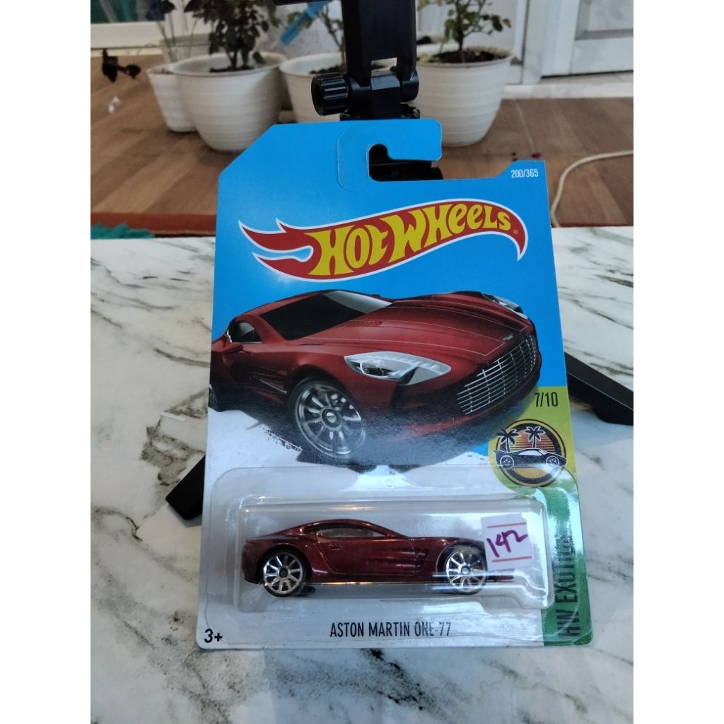 Hot Wheels Aston Martin One-77 HW Exotics