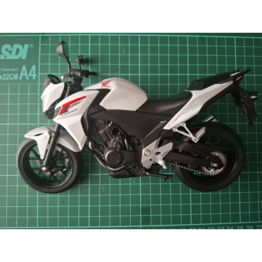 Diecast welly 1/10 honda CB 500F (1)
