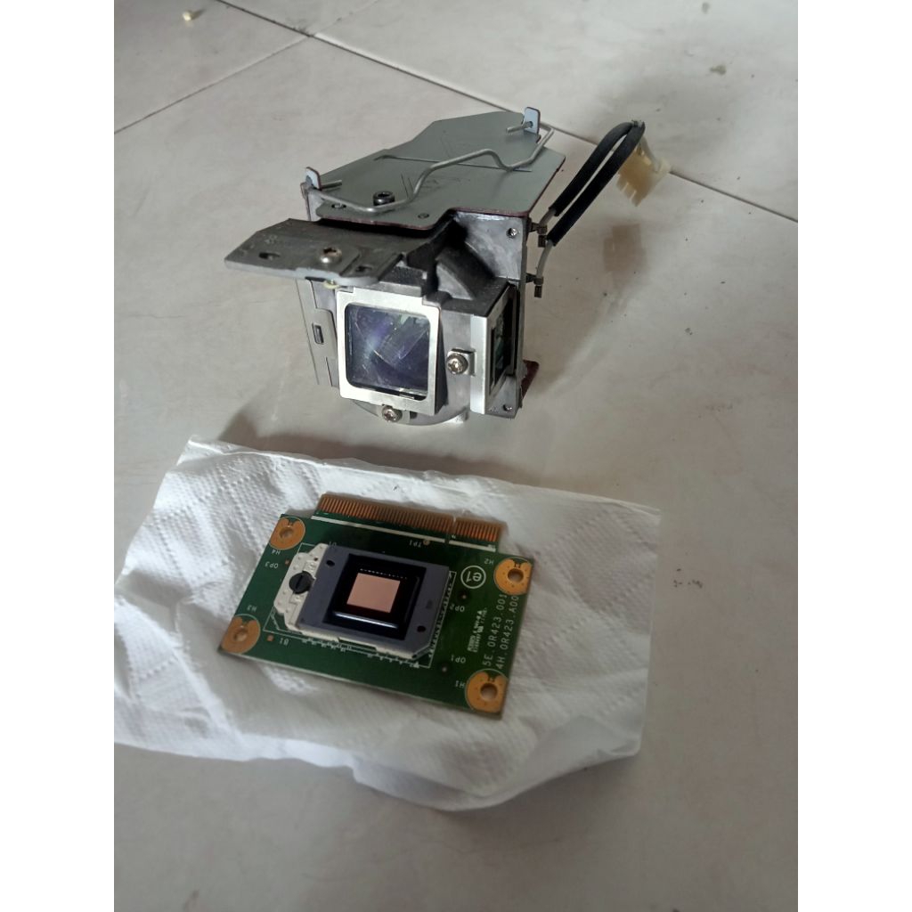 dmd chip dan lampu proyektor