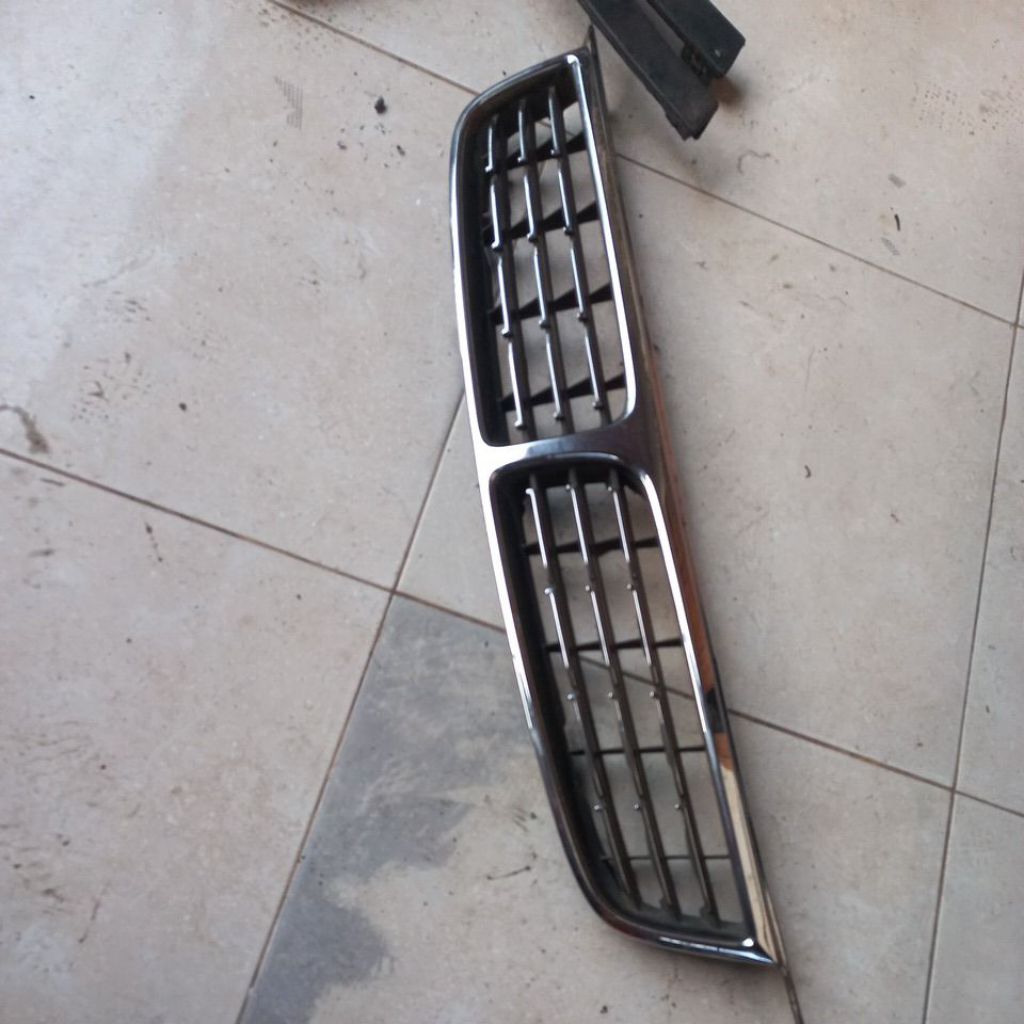 Grill Toyora All New AE112 Corolla 1998 sd 2000 original