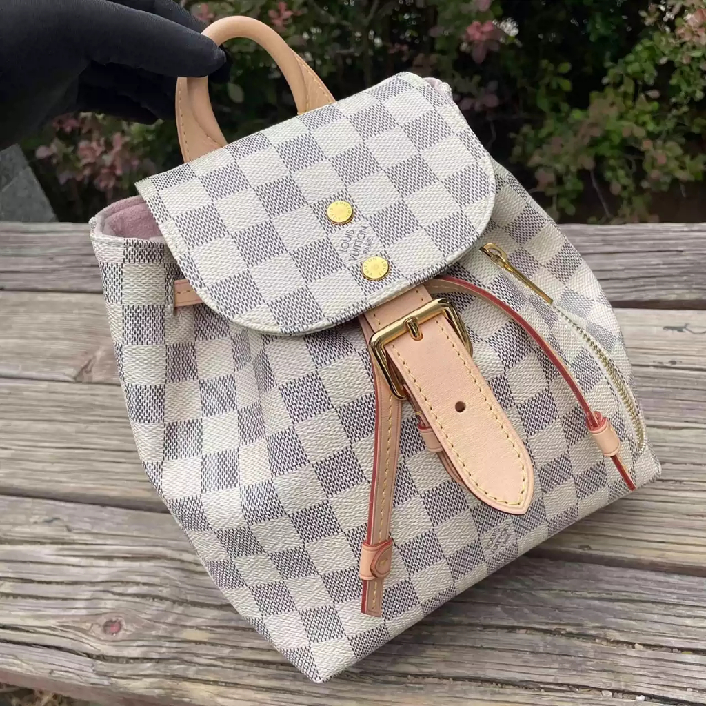 Tas ransel Louis Vuitton N44026, motif Damier Azur kotak-kotak putih berbahan kulit sapi dengan bagi