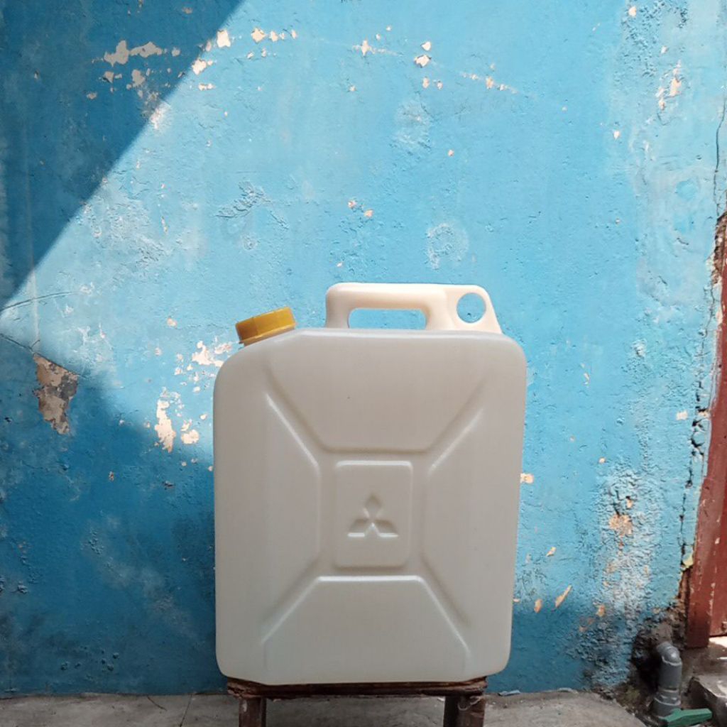 Jerigen Plastik Putih 20 Liter - Tutup, Bahan Tebal, Tahan Lama