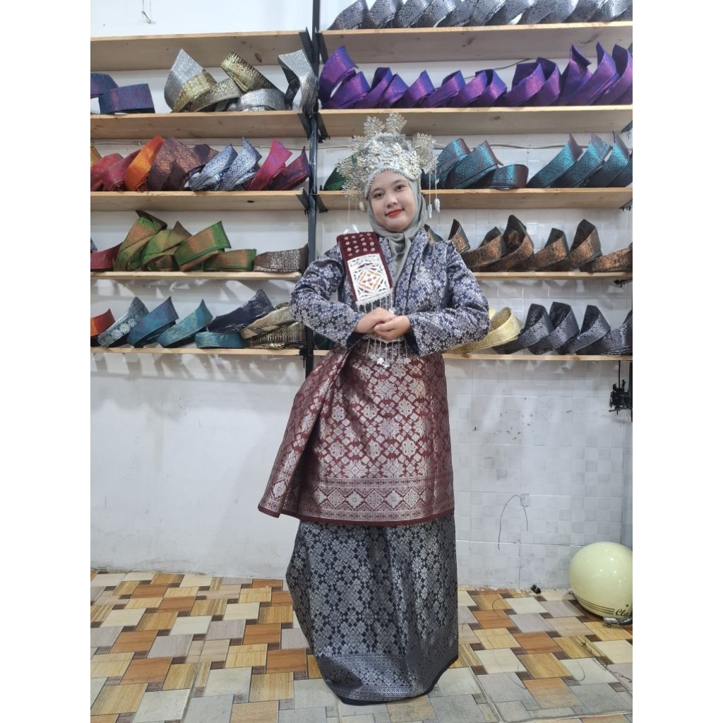 Baju Tari persembahan baju adat baju Tari Melayu baju adat melayu