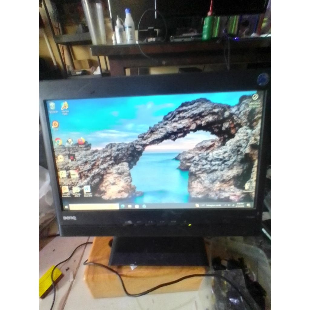 led PC (monitor) 16 inc. merk benq mulus bening normal bergaransi