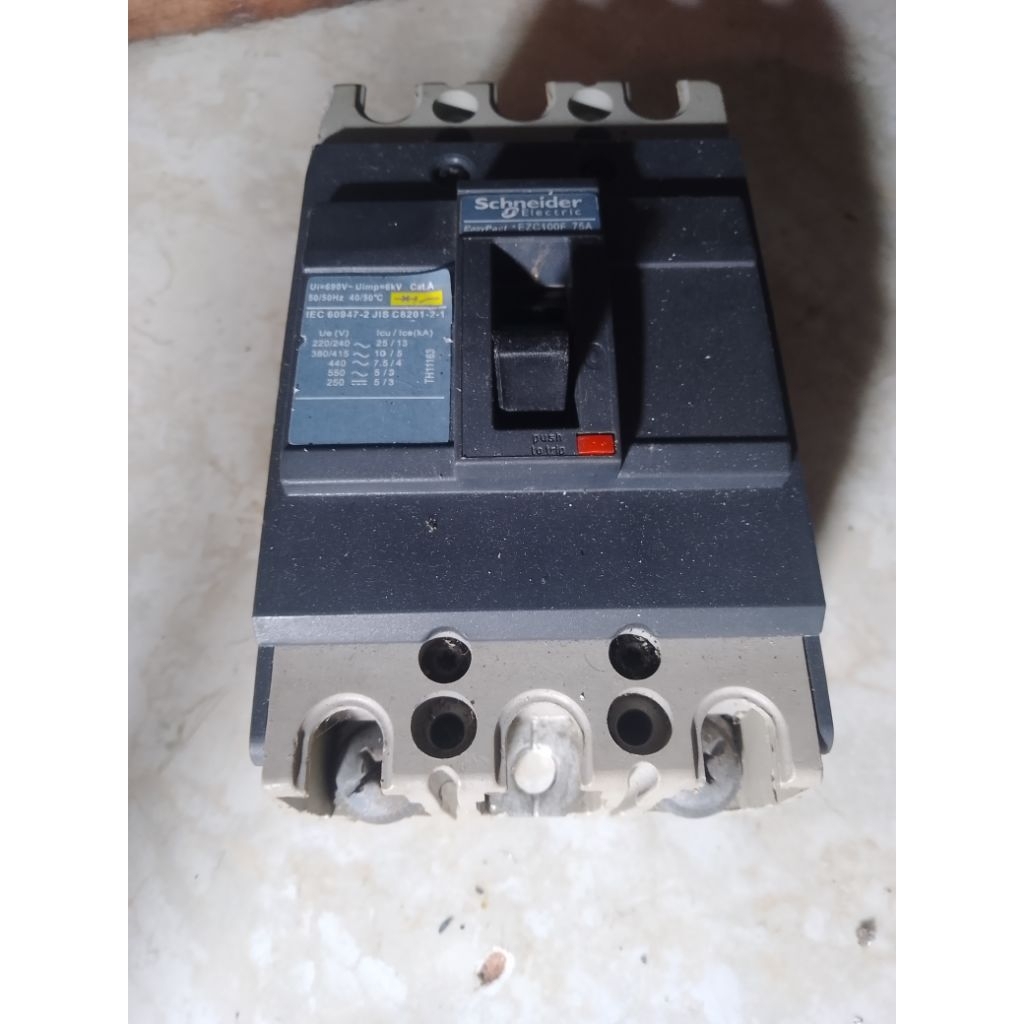 MCCB Schneider 75A 50A 25A