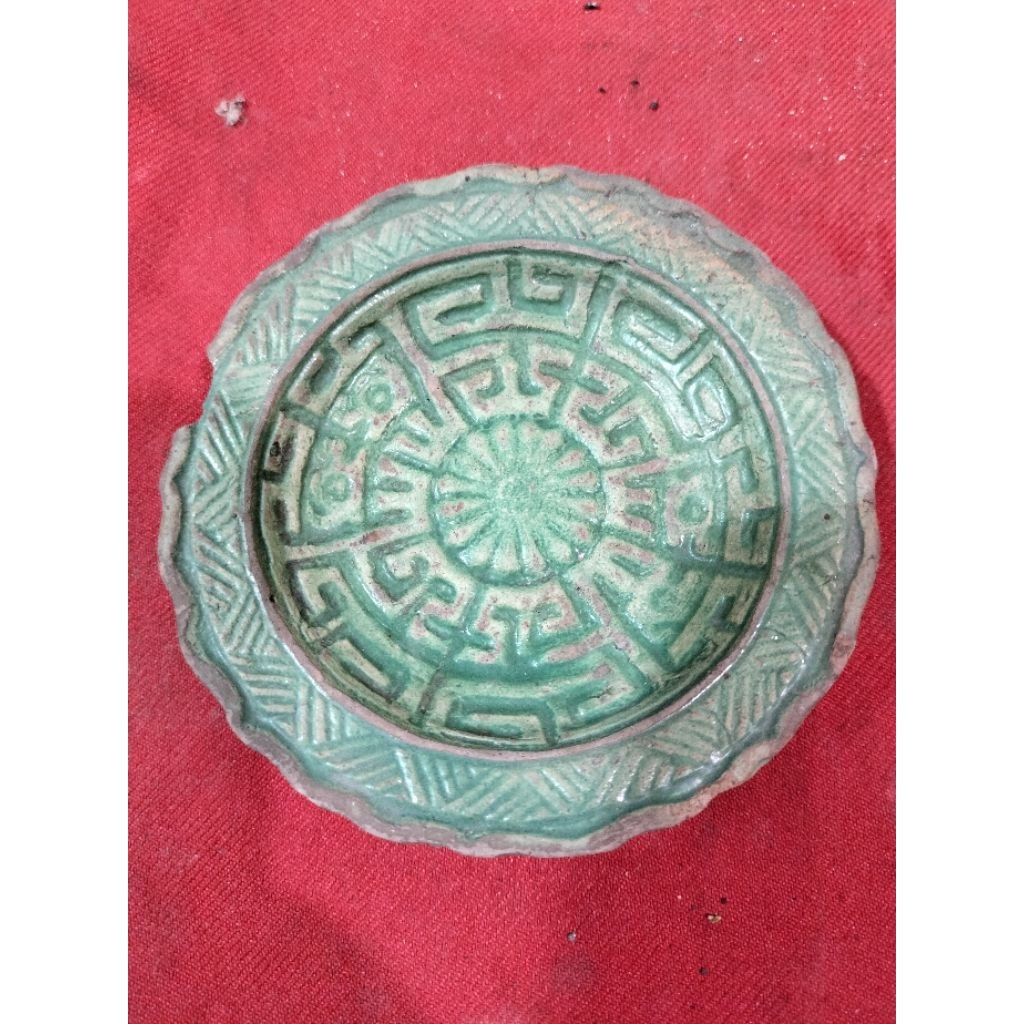 Piring kuno China keramik hijau celadon temuan sungai