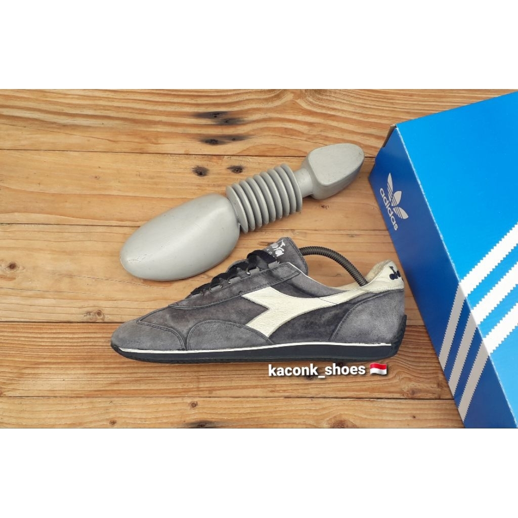 SEPATU DIADORA CAMARO GREY
