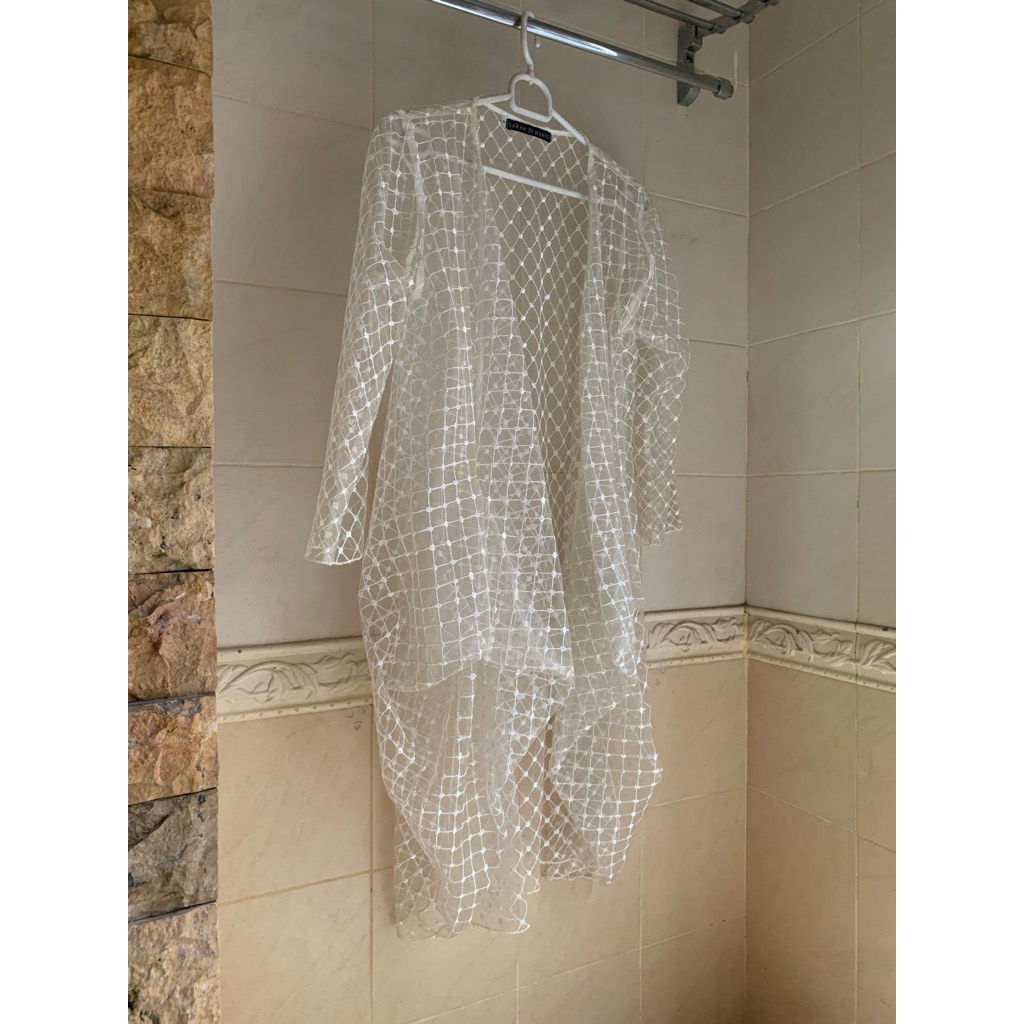 SARAH DEWANTO KEBAYA LACE-CHANTILLY ABU-ABU | LUARAN EMBROIDERY PUTIH-GADING | IVORY OUTER TOP | ATA