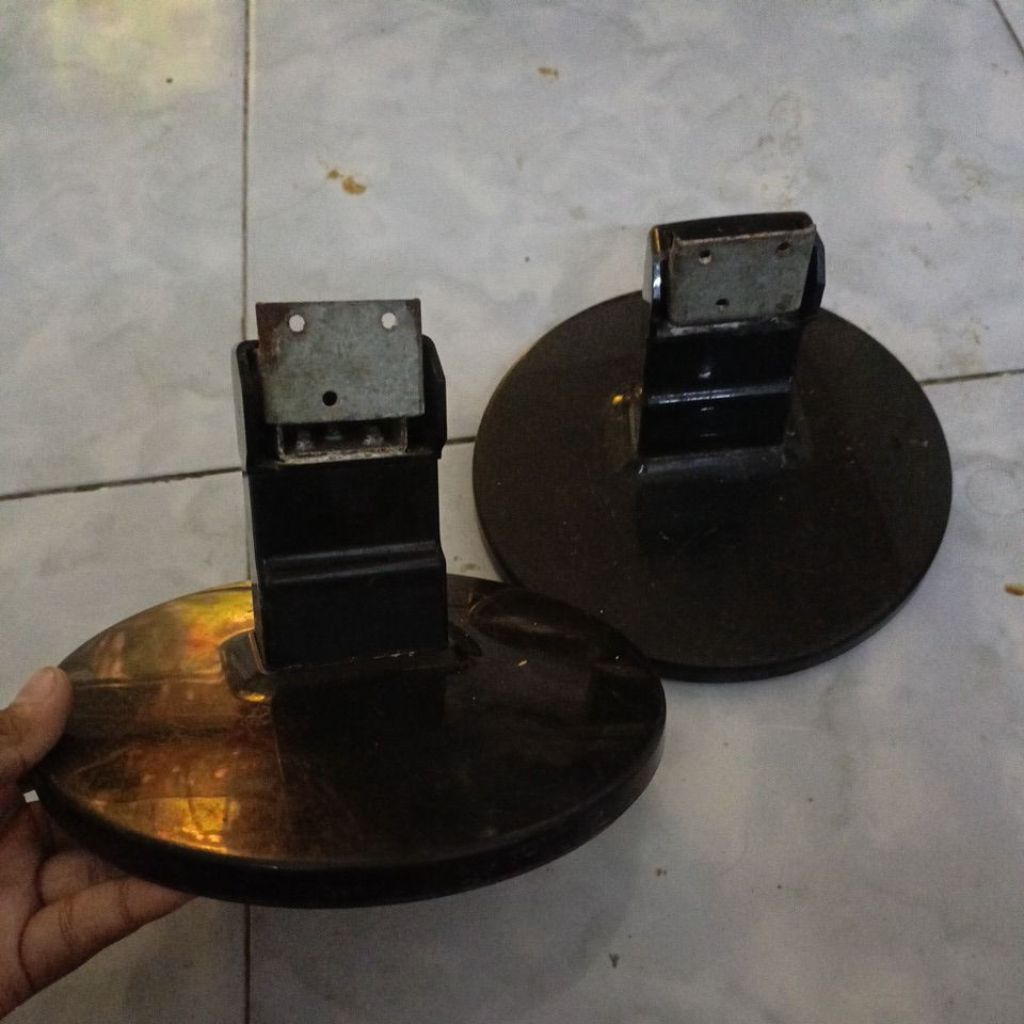 kaki monitor aoc 1619sw 2PCS