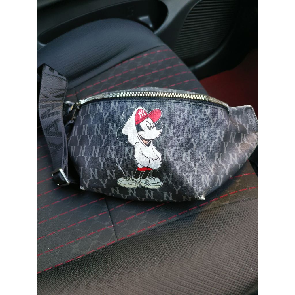 Tas Pinggang MLB x Disney Warna Hitam Kondisi Second Original 100%