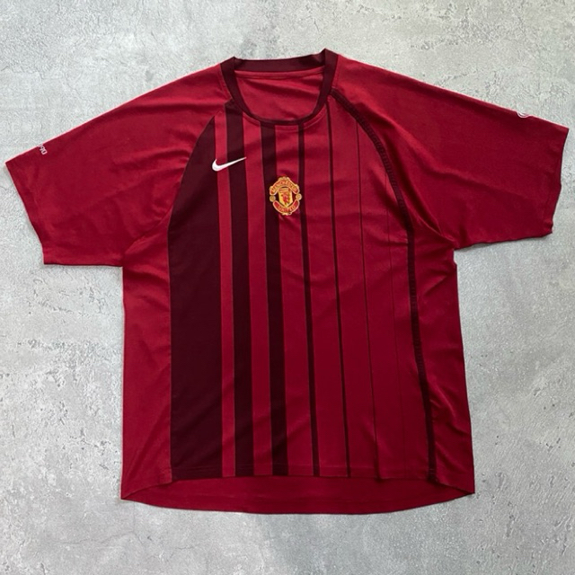 2004-2005 Nike Manchester United Training Jersey Center Logo