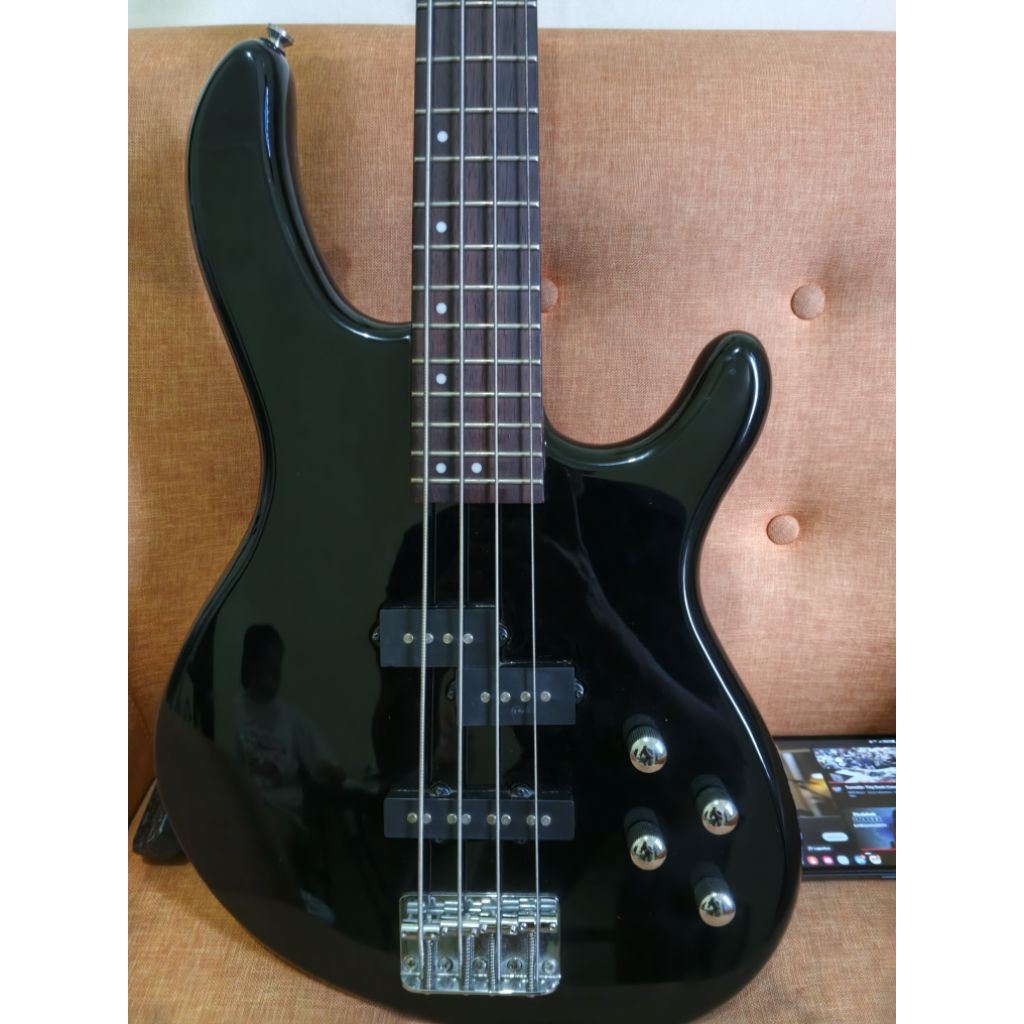 BASS SECOND bass elektrik cort action plus bass aktif