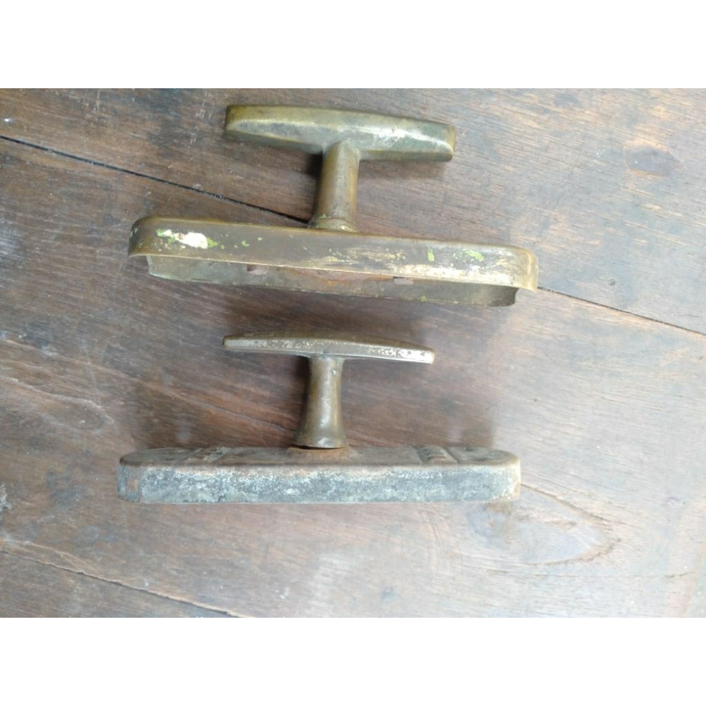 gagang pintu tipe espanyolet