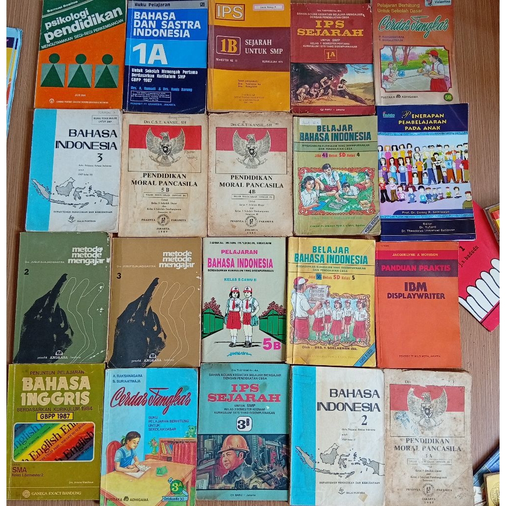 Buku pelajaran SD jadul berbagai judul