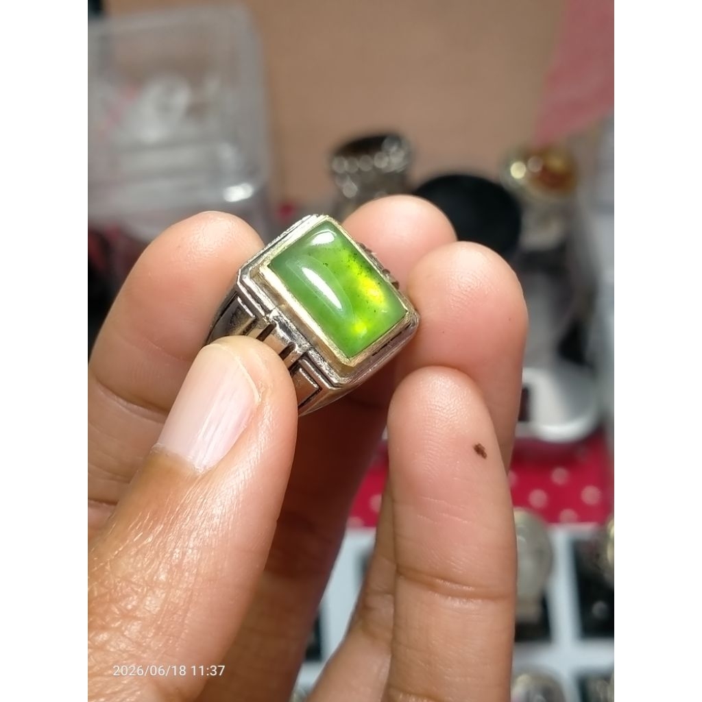batu cincin lumut idocrase pucuk pisang