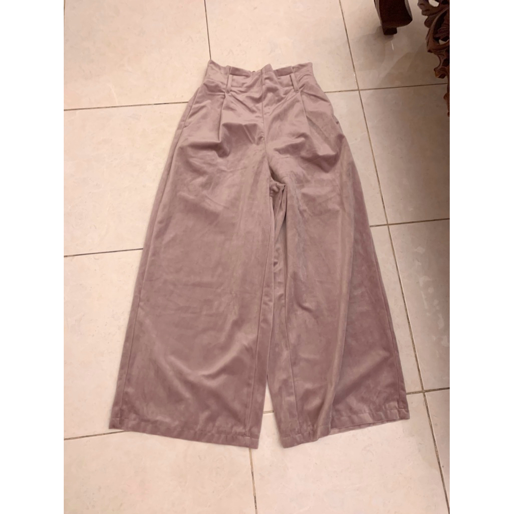 UNIQLO Celana Bludru Sisa Export