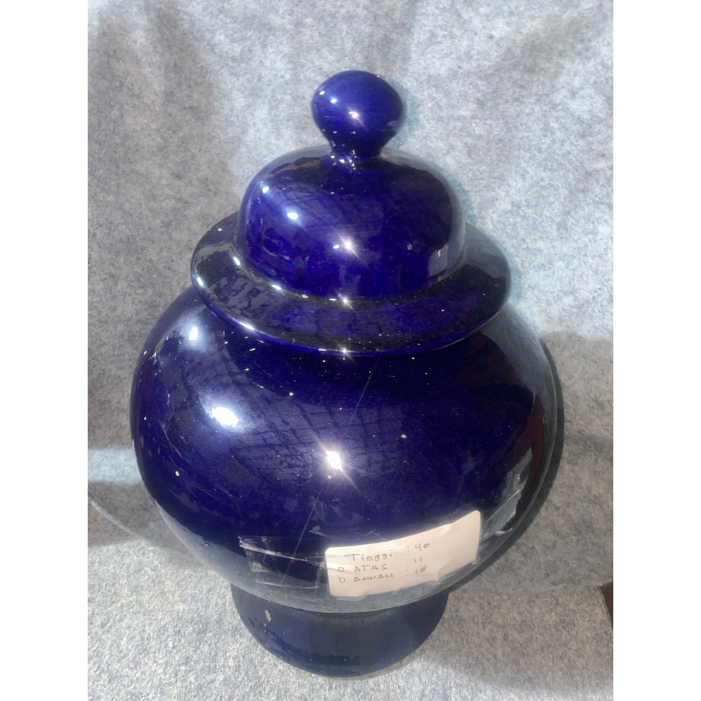 Guci porselen jahe berwarna biru tua