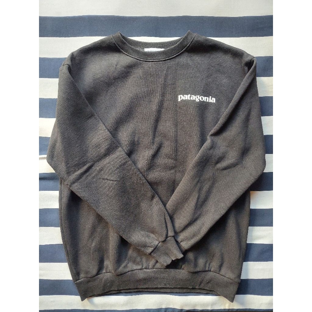 Crewneck patagonia hitam second preloved