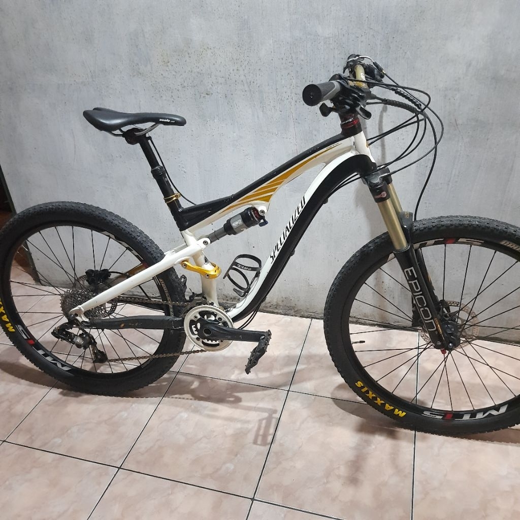 sepeda gunung mtb downhill specialized chamber size 26
