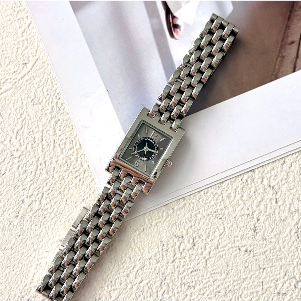 Jam Tangan Wanita Vintage Watch Versace Black Square Silver Chain Original Autentik Preloved Bekas