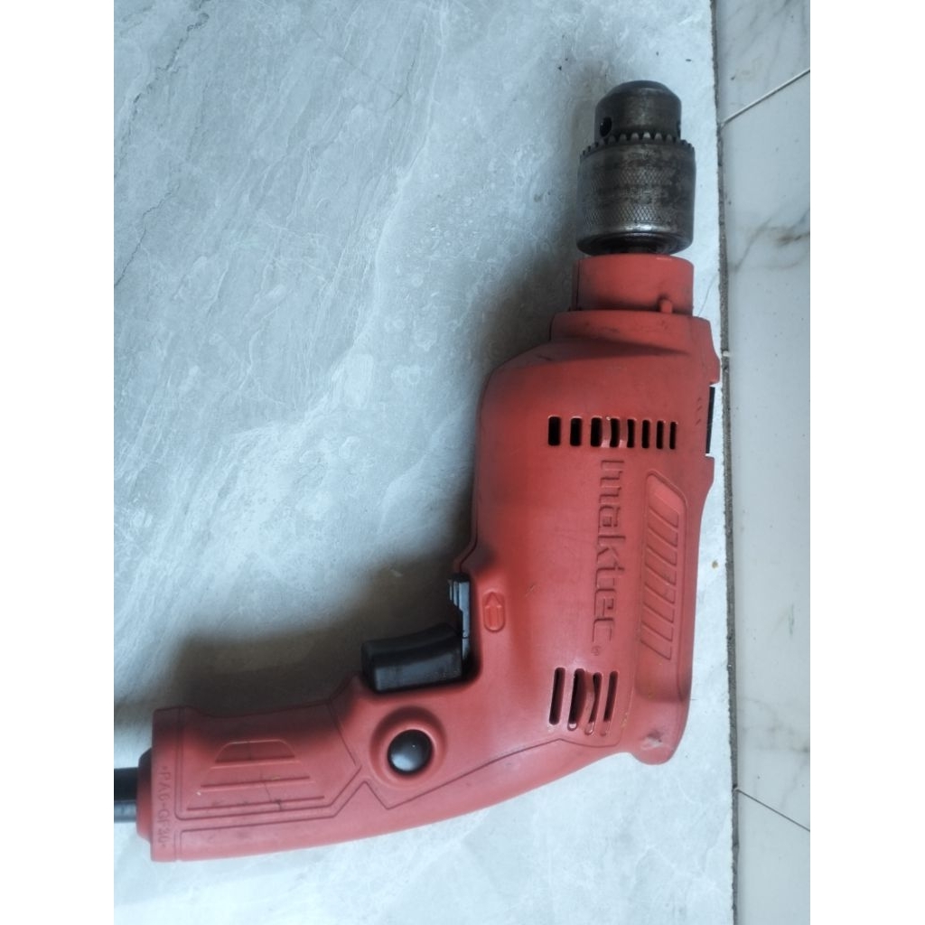bor beton maktec MT80B