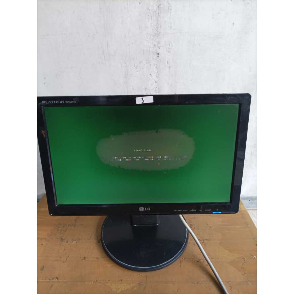 lcd monitor lg flatron w1642stkondisi minus layar hijau/berembun