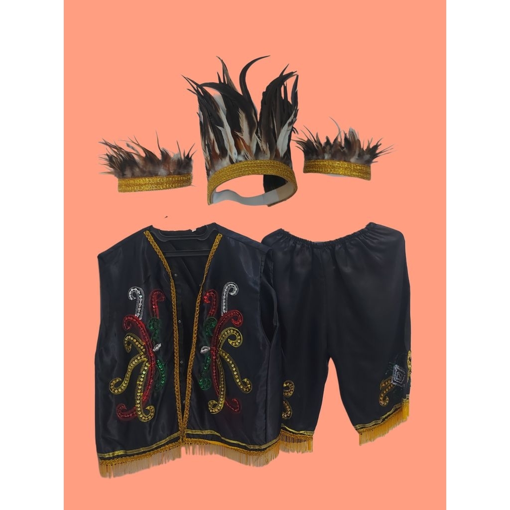 Baju adat dayak pria kalimantan