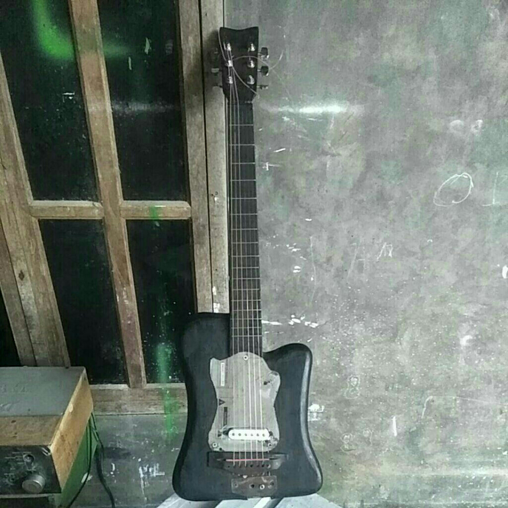 gitar listrik akustik