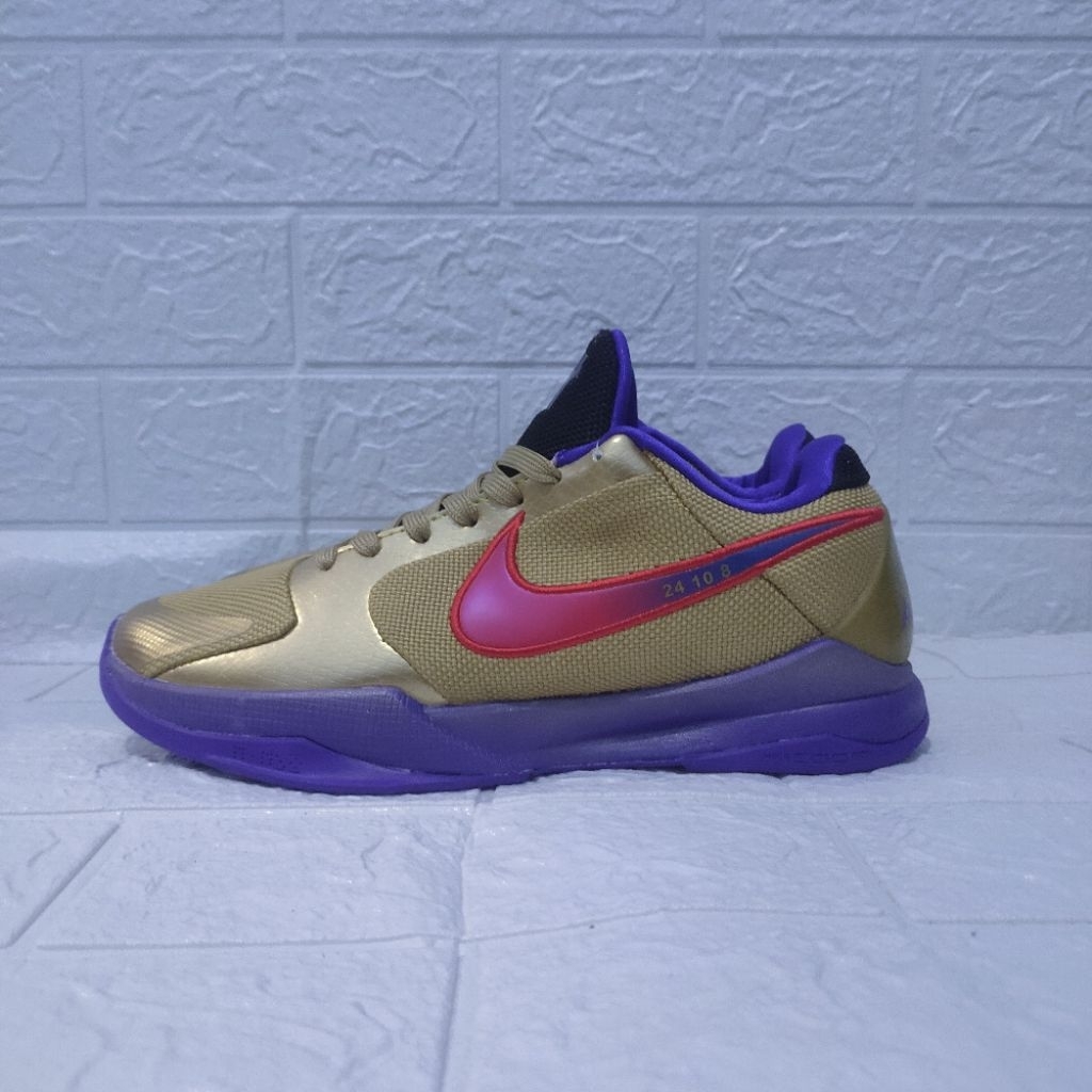 KOBE 5 PROTRO X UNDEFEATED HALL OF FAME