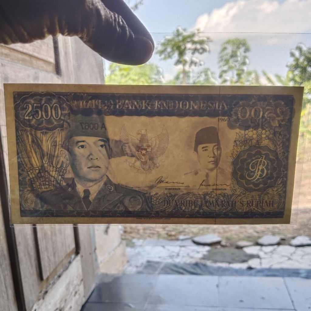2500 rupiah seri sukarno tahun 1960 non specimen (uang repro)