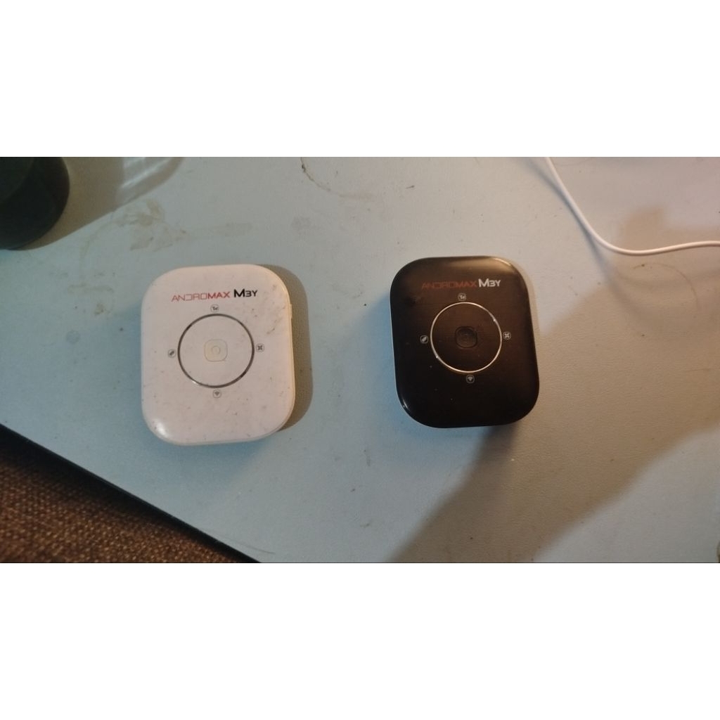 modem Andromax m3y second hitam dan putih normal dan minus