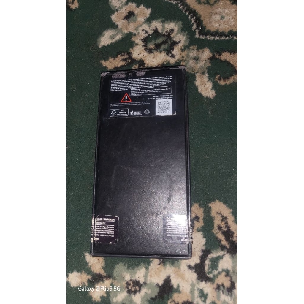 Samsung z flip 3  minus line