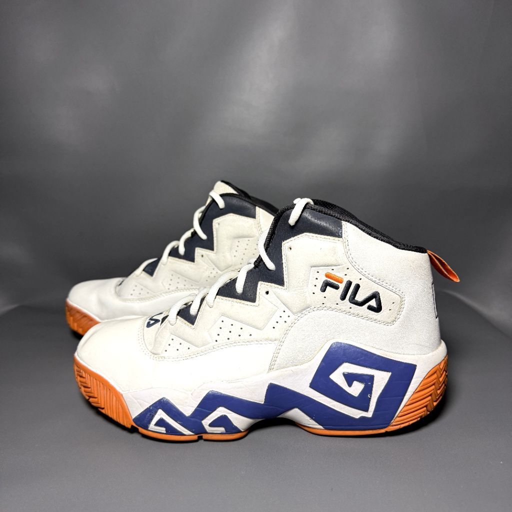 Sepatu basket seconds FILA MB 1 high ( udah repaint bagian depan kedua spatu ), size 42 insole 26 cm