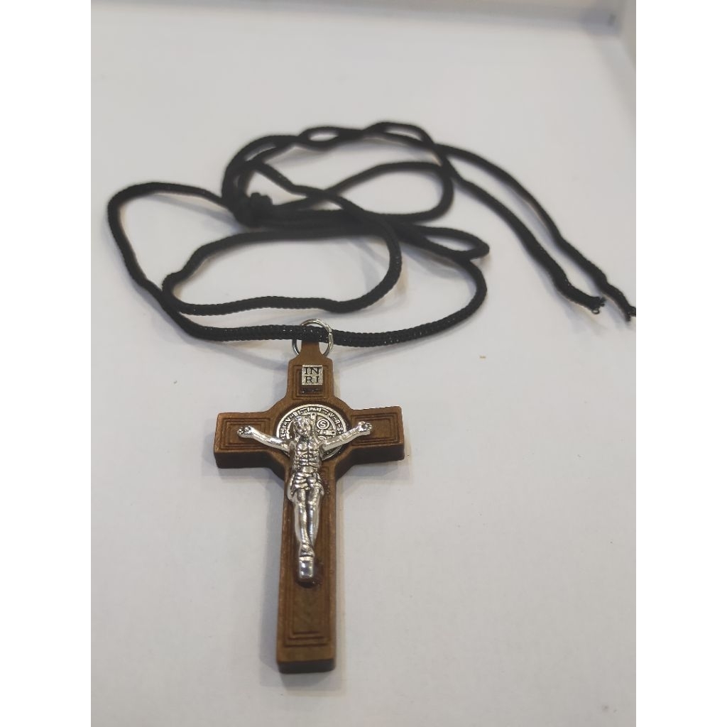 Kalung Tali Salib Kayu Benediktus 5.5cm A33/31 - Kalung Salib Benediktus Kayu - Kalung Kayu Benedikt