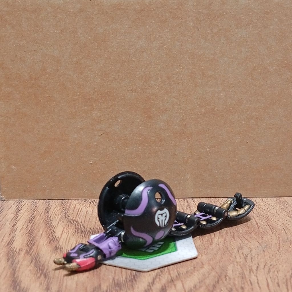 Bakugan Centipoid Darkus b1