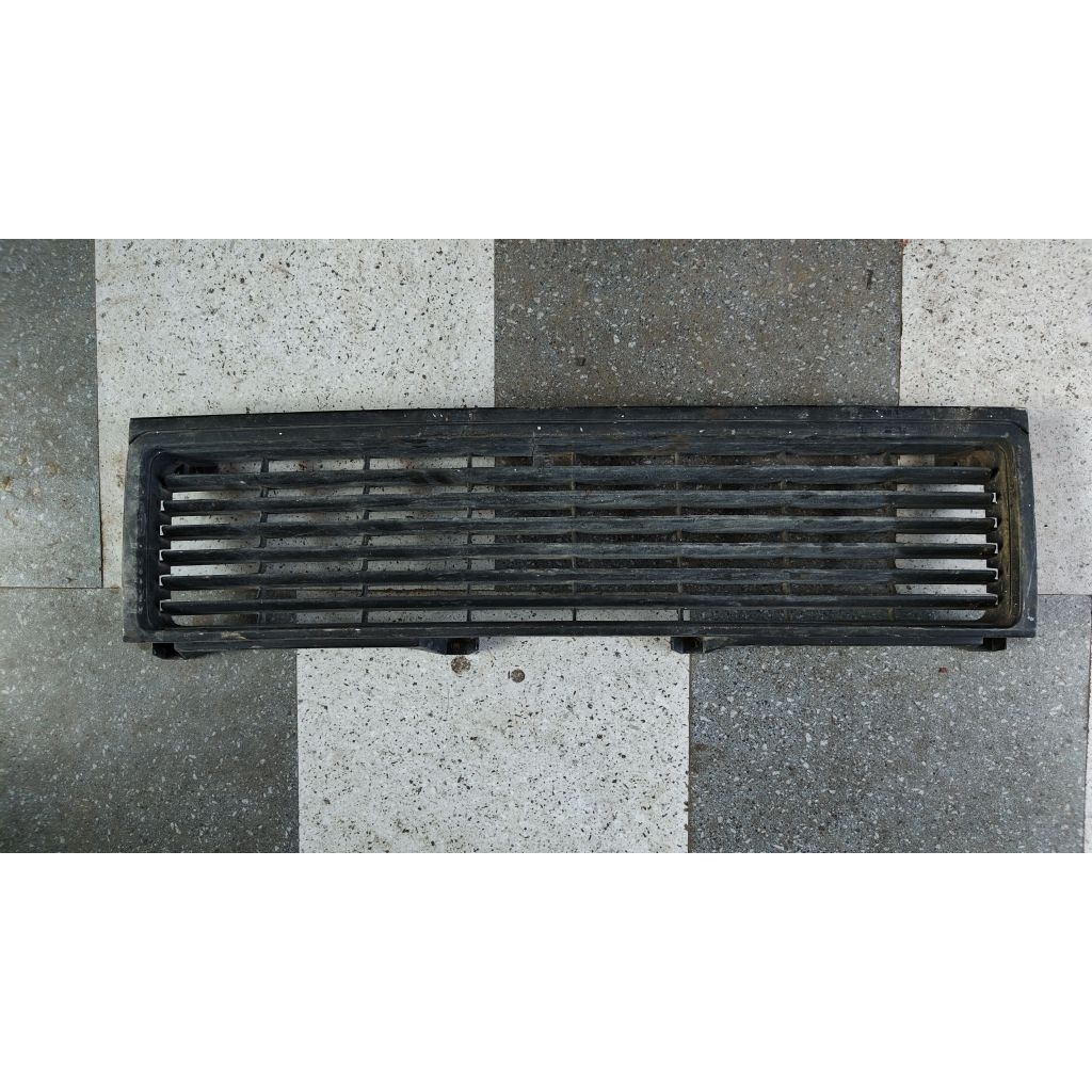 grill gril depan isuzu panther 2.3 kotak original copotan