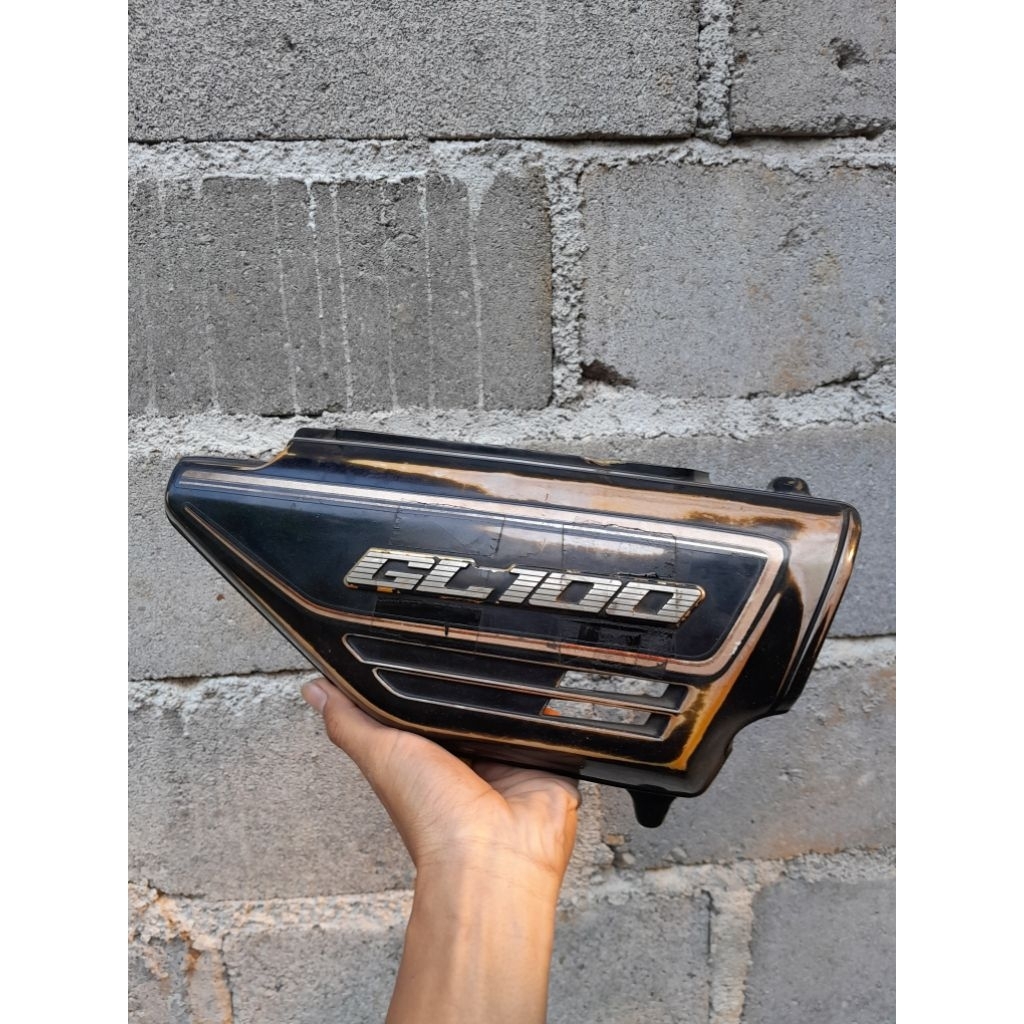 Tepong aki tutup aki sebelah kanan honda gl 100 gl 125 original paint