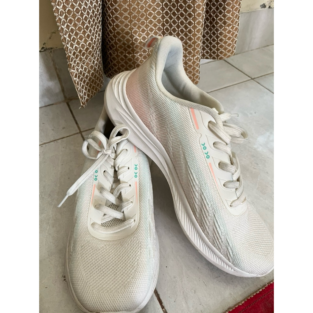 preloved sepatu kanky yuga makie sneakers