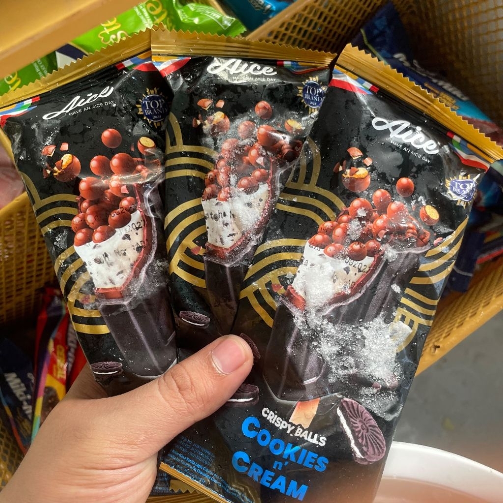Aice Crispy Balls (cookies & cream)